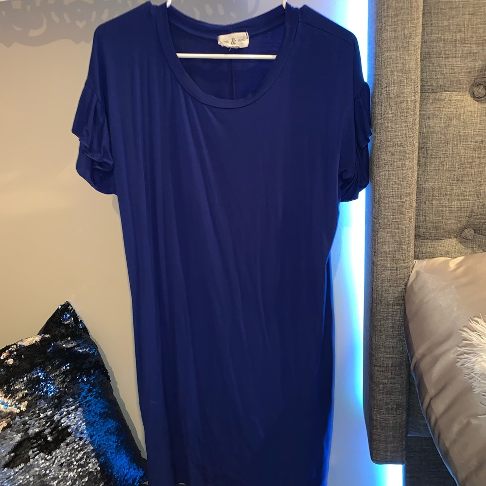 Blue dress with ruffled sleeves